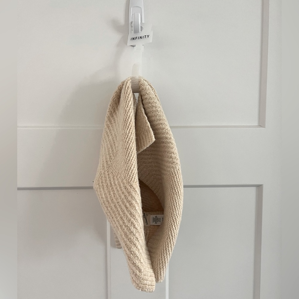 Universal Thread Infinity scarf. NWT